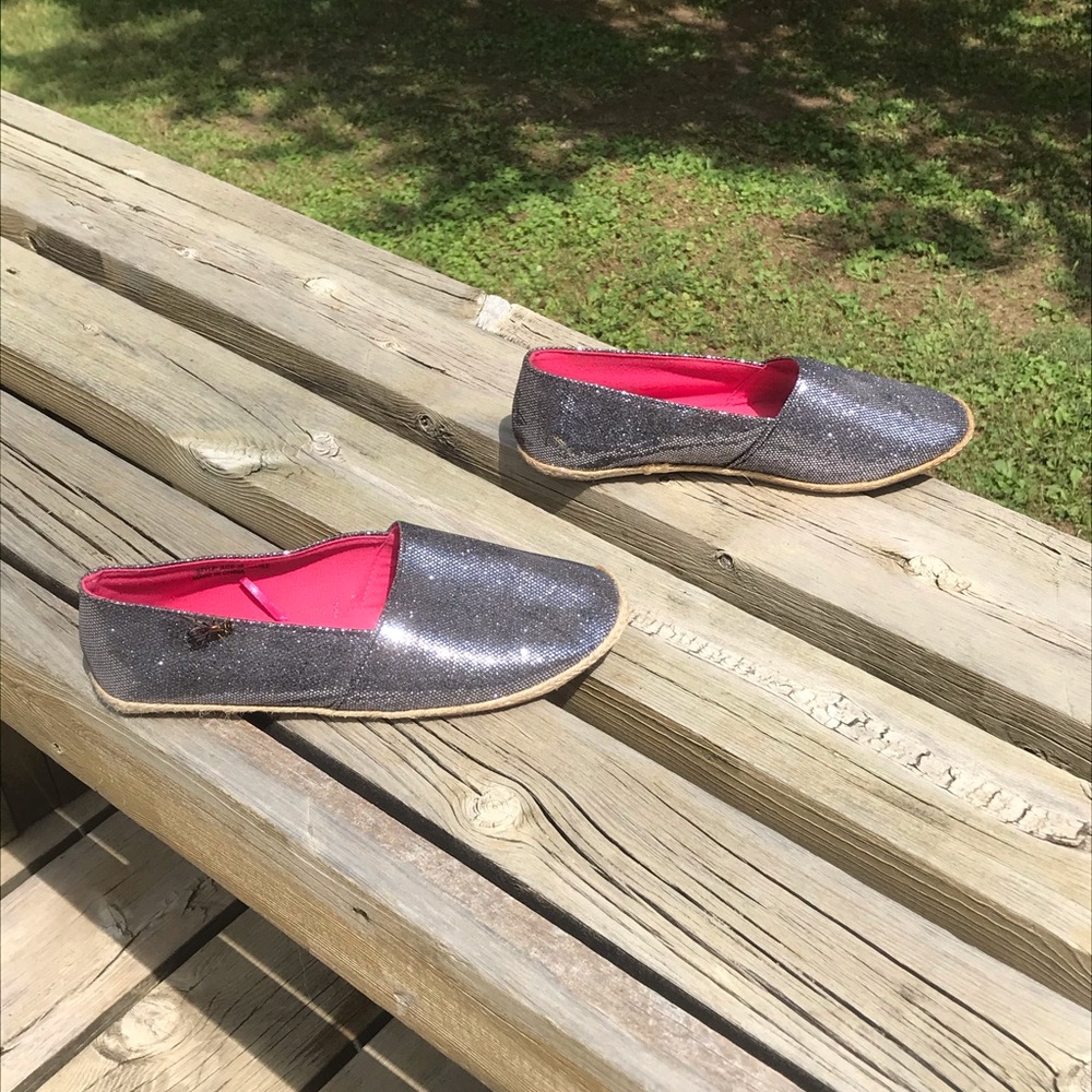 NEVER WORN women’s size 8 shoes.